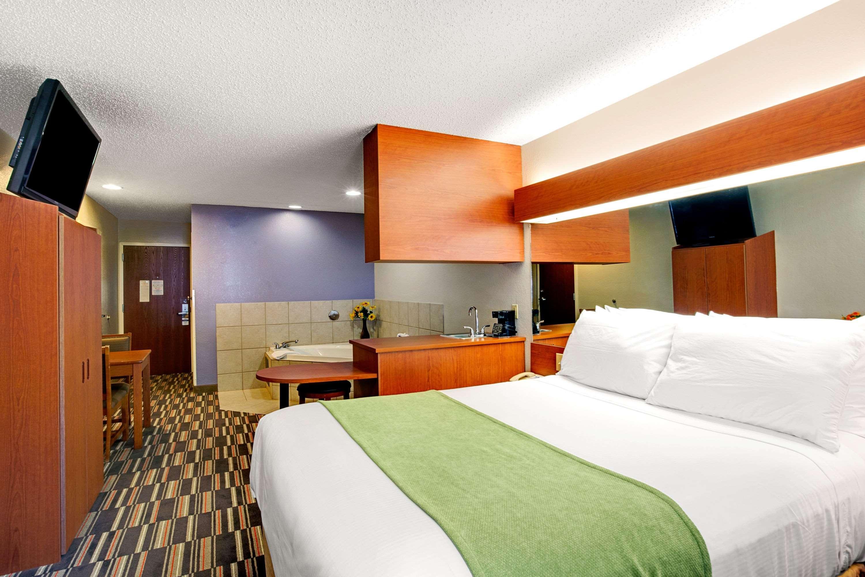 Microtel Inn & Suites By Wyndham Черокі Екстер'єр фото